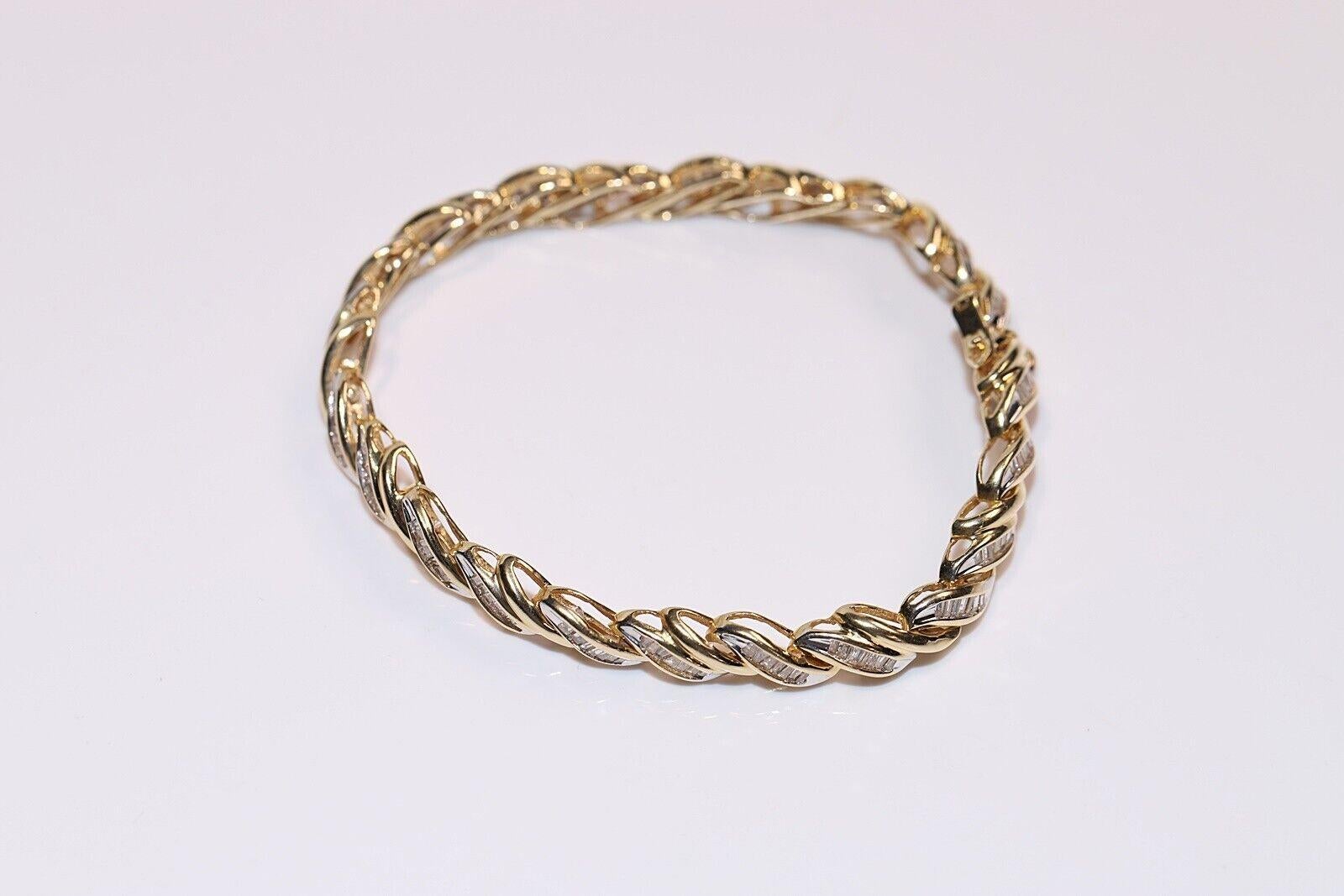 Vintage Circa 1980er Jahre 14k Gold Natürliches Baguette-Schliff Diamant Dekoriertes Armband im Angebot 1