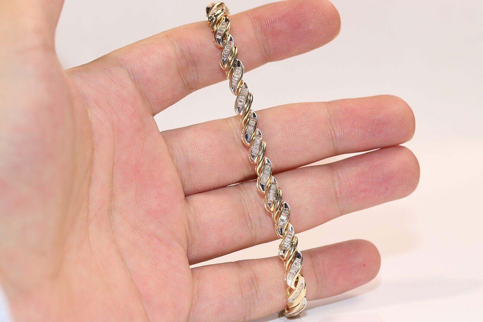 Vintage Circa 1980er Jahre 14k Gold Natürliches Baguette-Schliff Diamant Dekoriertes Armband im Angebot 3