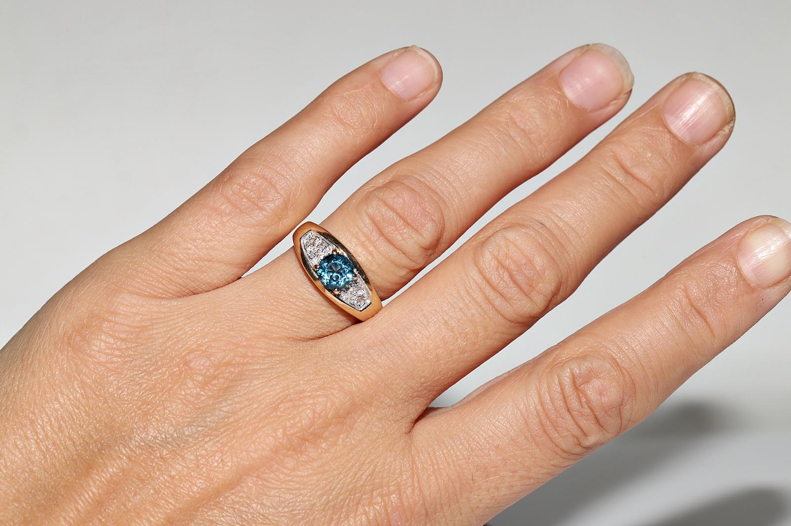 Vintage Circa 1980s 14k Gold Natural Diamond And Blue Topaz Decorated Ring For Sale 8