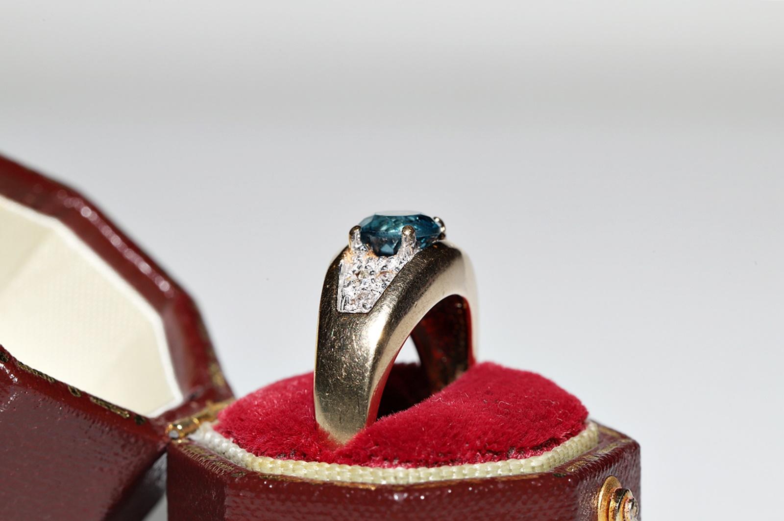Vintage CIRCA 1980s 14k Gold Natürlicher Diamant und Blauer Topas Dekorierter Ring (Brillantschliff) im Angebot