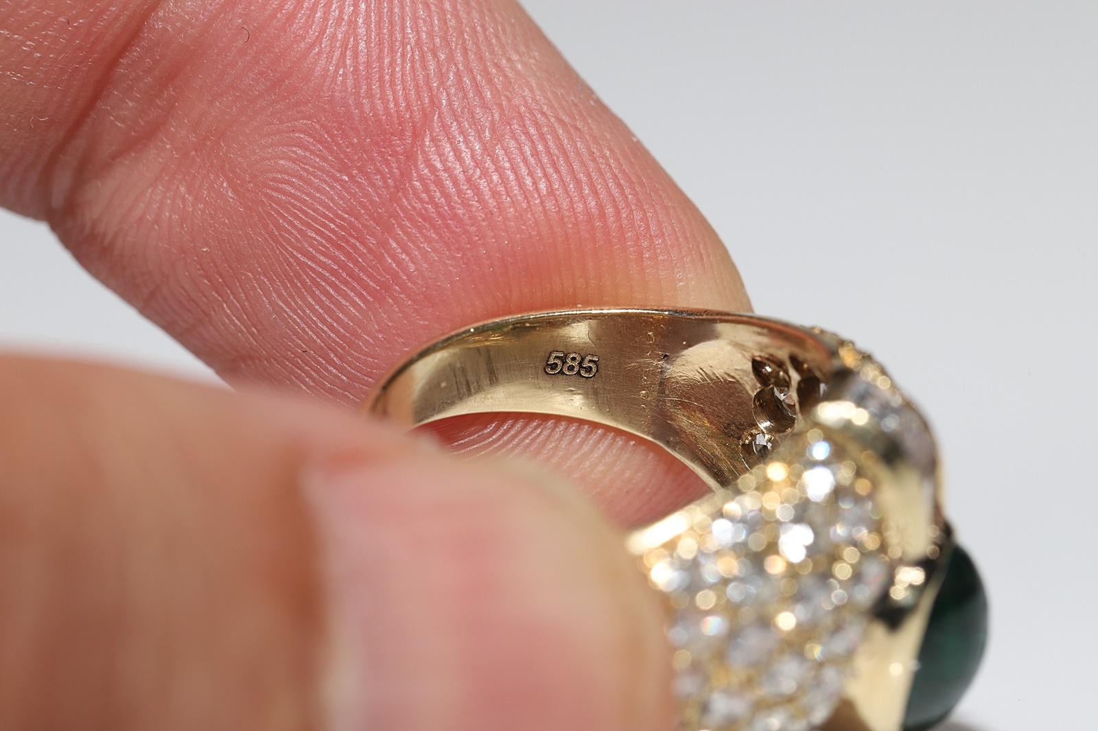 Vintage Circa 1980s 14k Gold Natural Diamond And Cabochon Emerald Decorated Ri For Sale 4