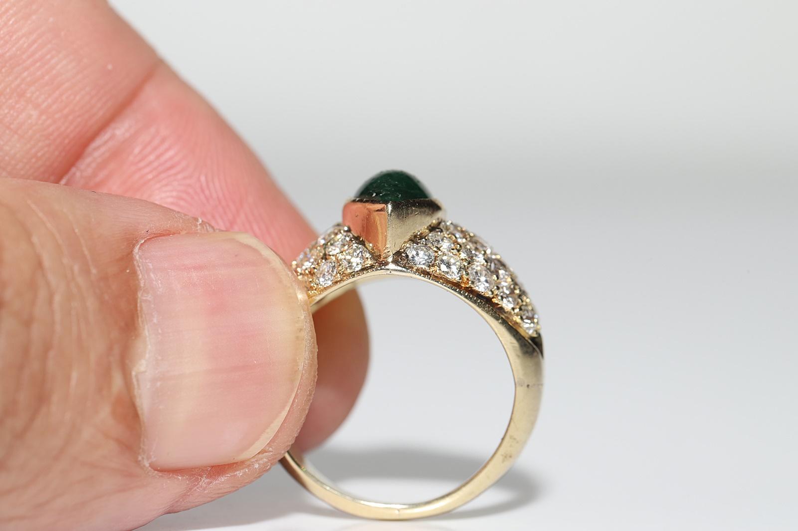 Vintage Circa 1980s 14k Gold Natural Diamond And Cabochon Emerald Decorated Ri For Sale 8