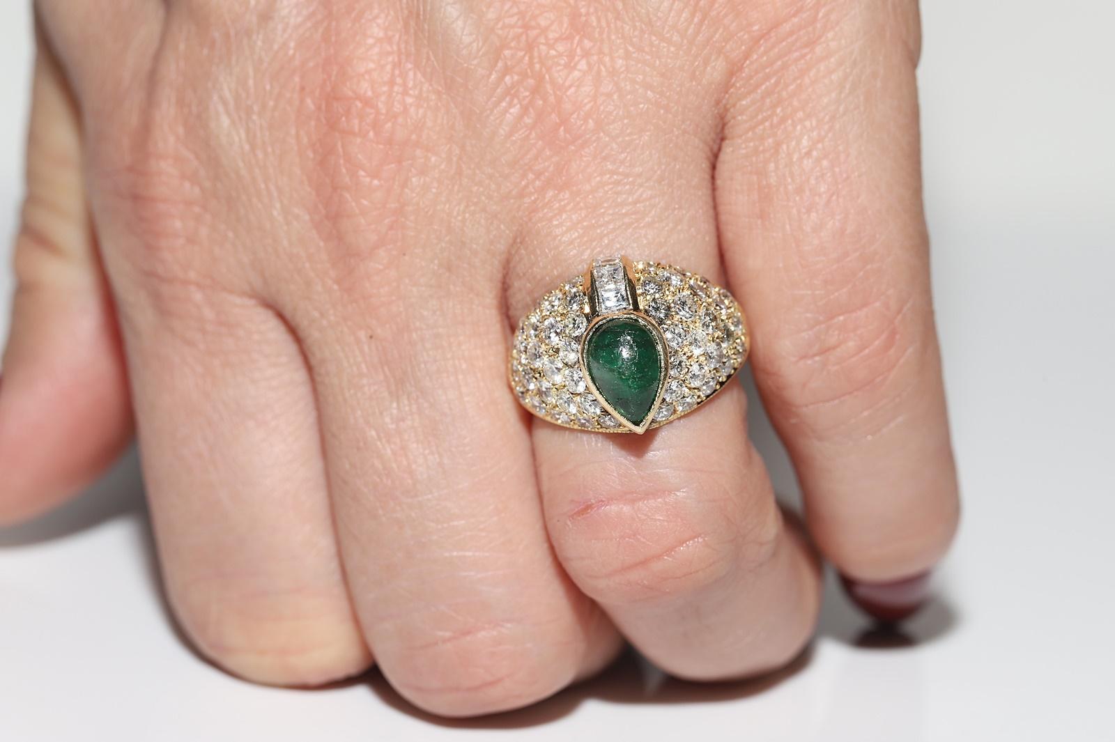 Vintage Circa 1980s 14k Gold Natural Diamond And Cabochon Emerald Decorated Ri For Sale 10