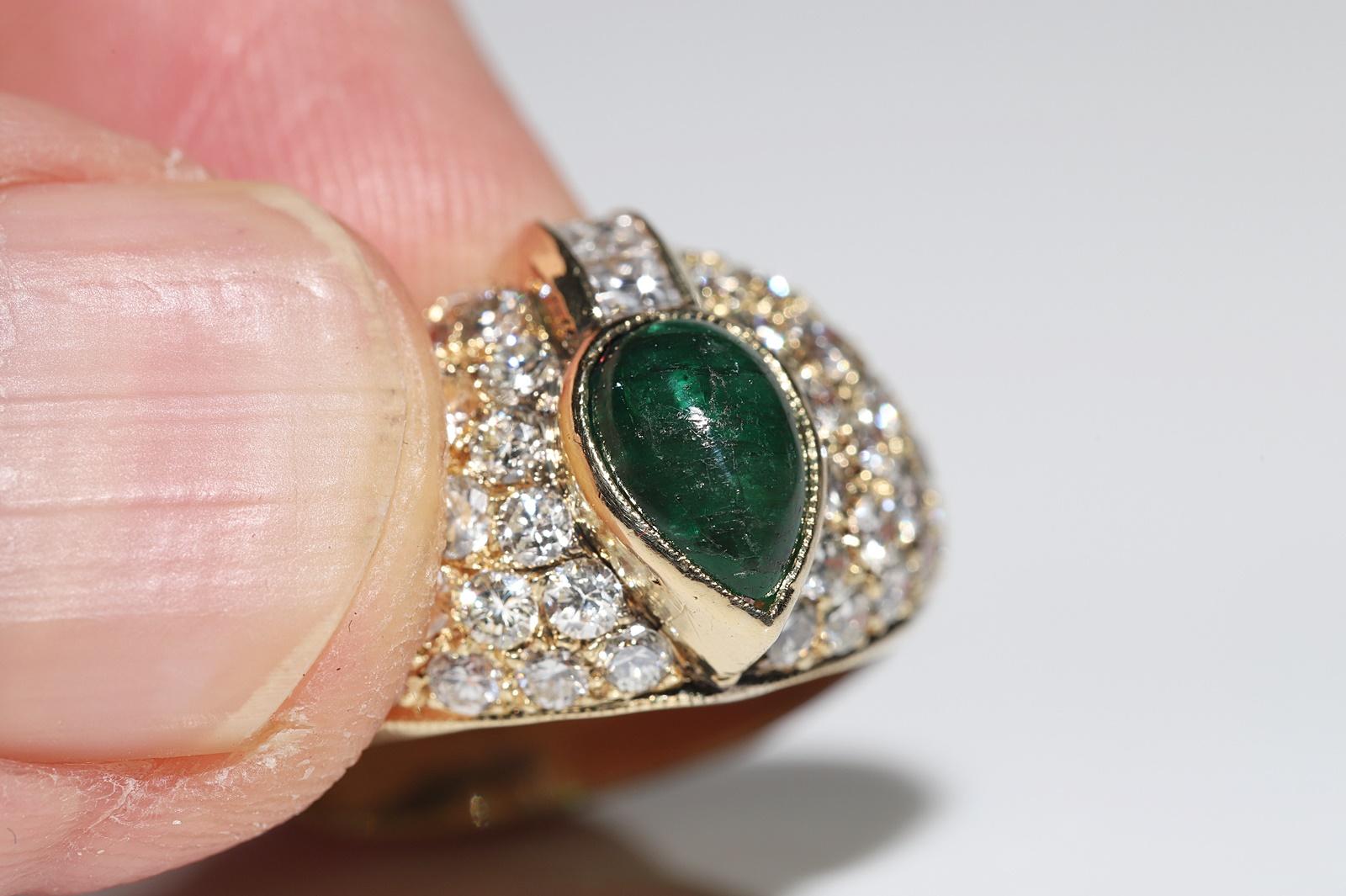 Women's  Vintage Circa 1980s 14k Gold Natural Diamond And Cabochon Emerald Decorated Ri For Sale