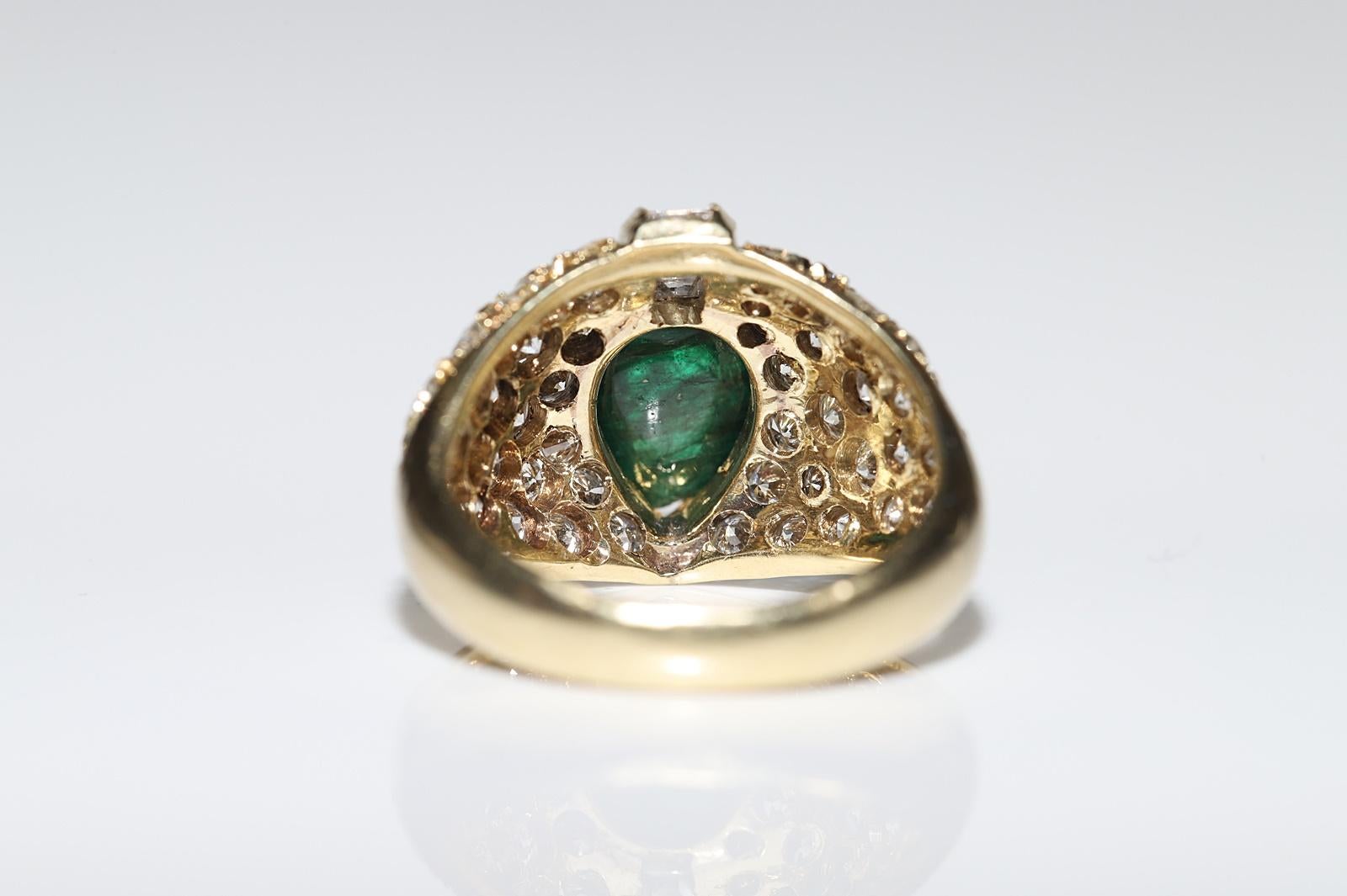  Vintage Circa 1980s 14k Gold Natural Diamond And Cabochon Emerald Decorated Ri For Sale 1