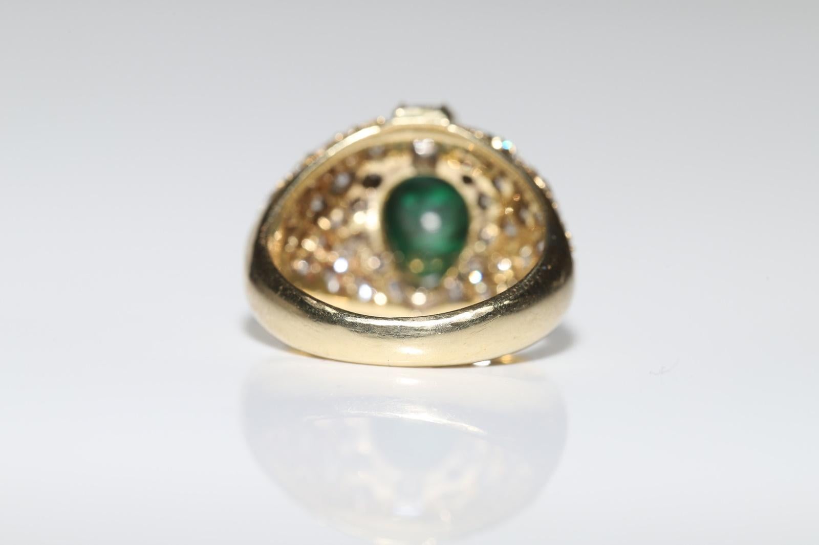 Vintage Circa 1980s 14k Gold Natural Diamond And Cabochon Emerald Decorated Ri For Sale 2