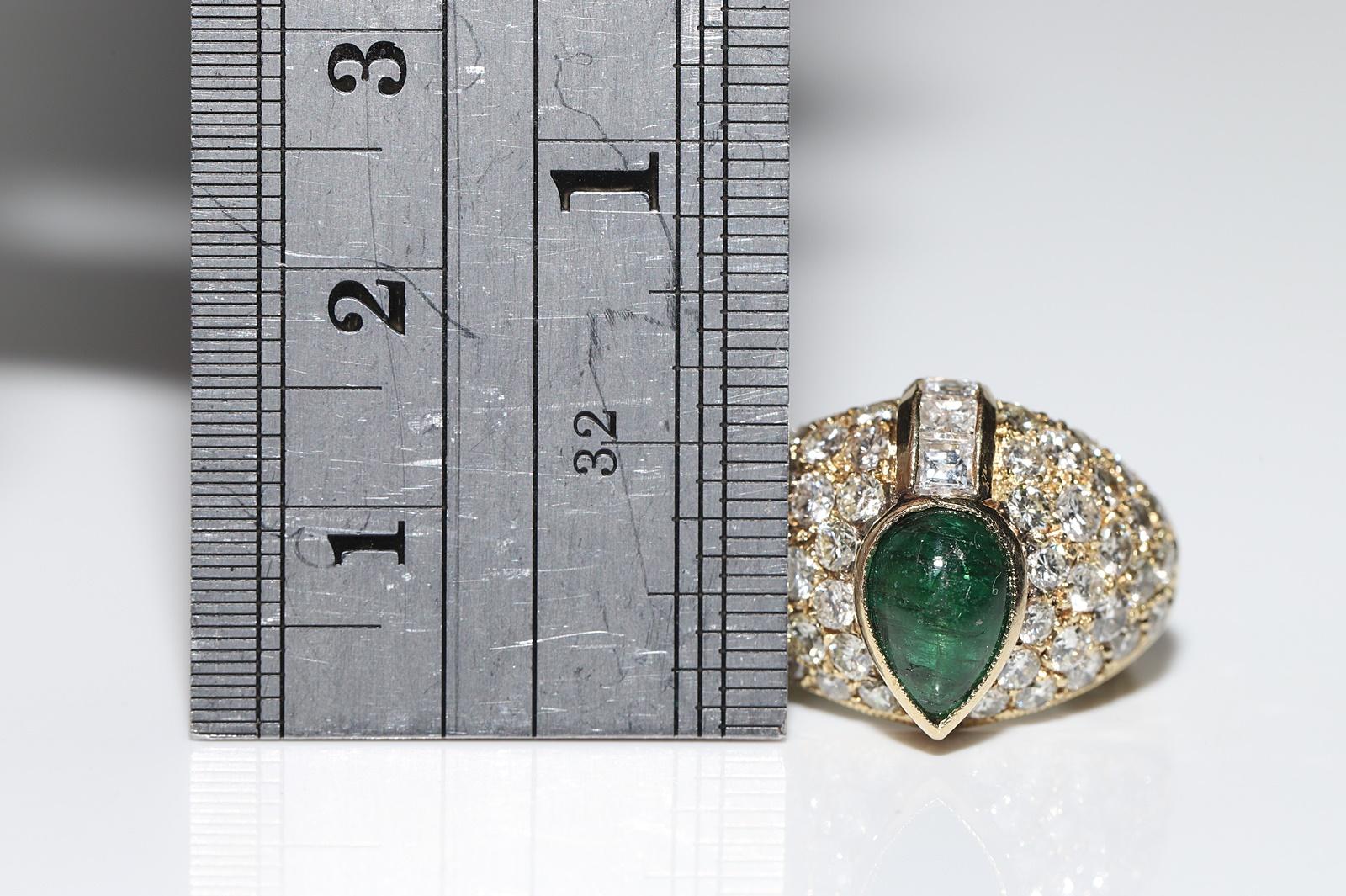  Vintage Circa 1980s 14k Gold Natural Diamond And Cabochon Emerald Decorated Ri For Sale 3