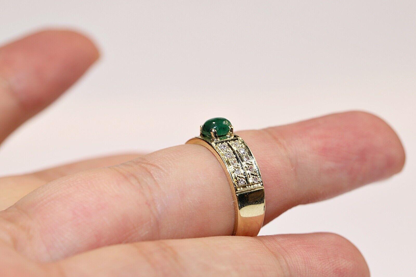 Vintage Circa 1980s 14k Gold Natural Diamond And Cabochon Emerald Ring  For Sale 4