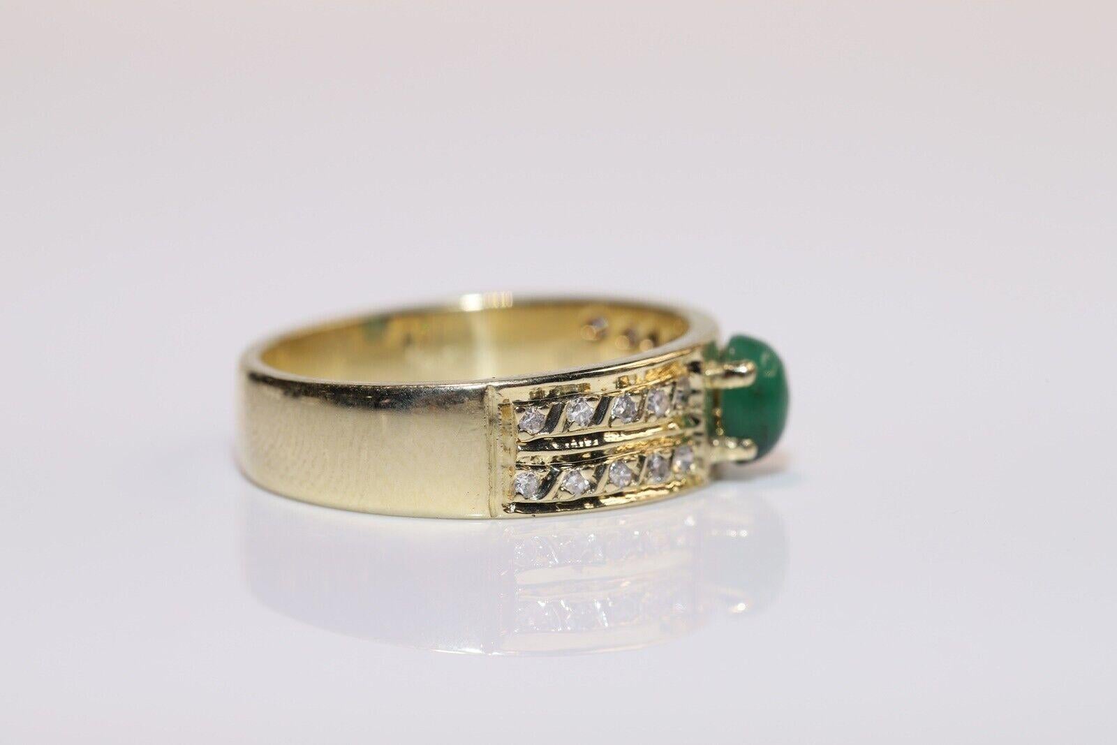 Vintage Circa 1980s 14k Gold Natural Diamond And Cabochon Emerald Ring  For Sale 1