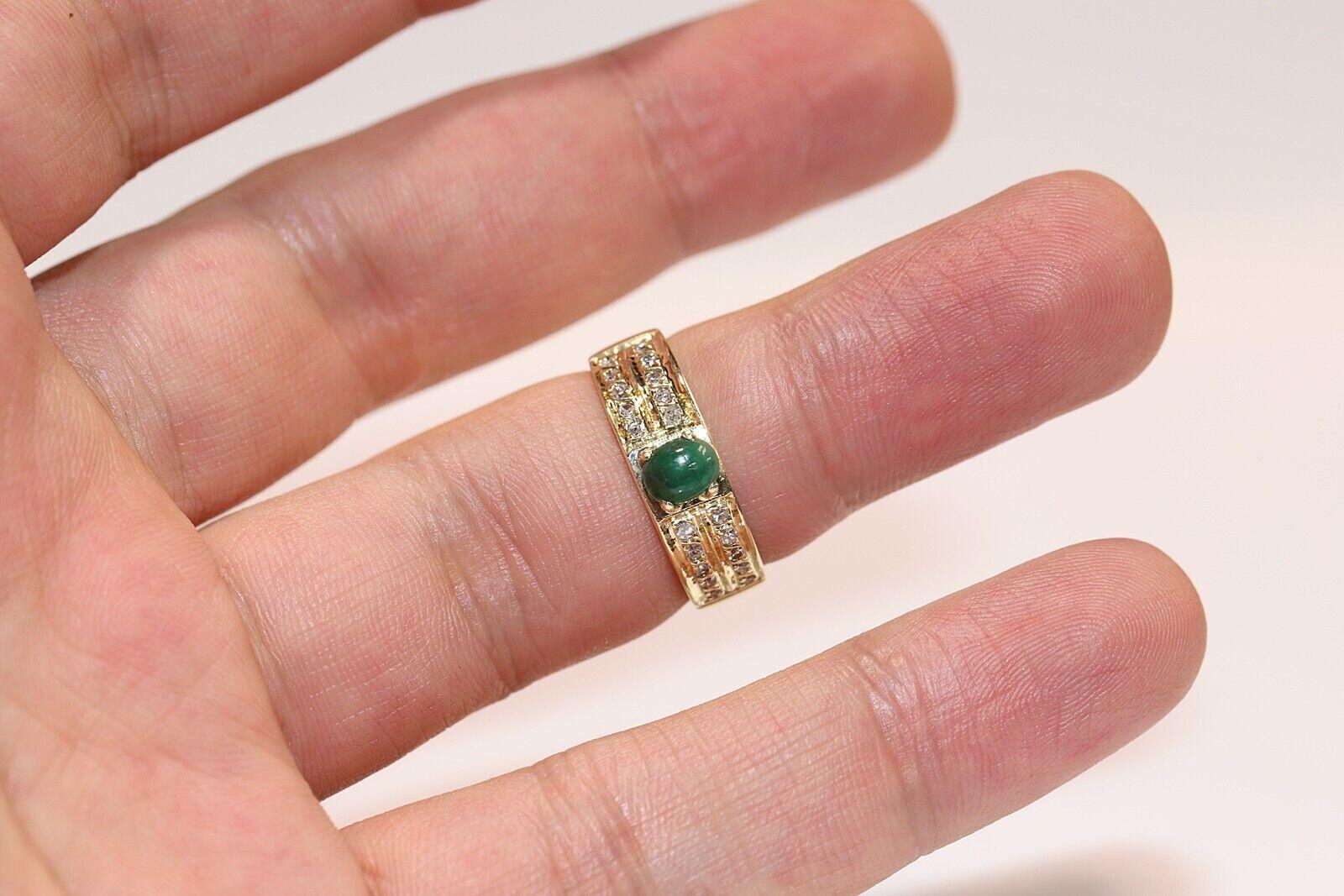 Vintage Circa 1980s 14k Gold Natural Diamond And Cabochon Emerald Ring  For Sale 3