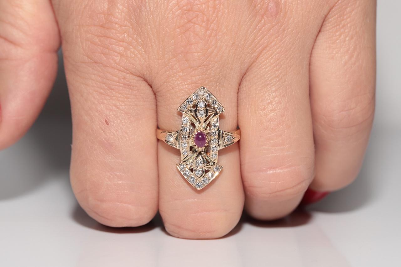 Vintage Circa 1980s 14k Gold Natural Diamond And Cabochon Ruby Navette Ring in vendita 7