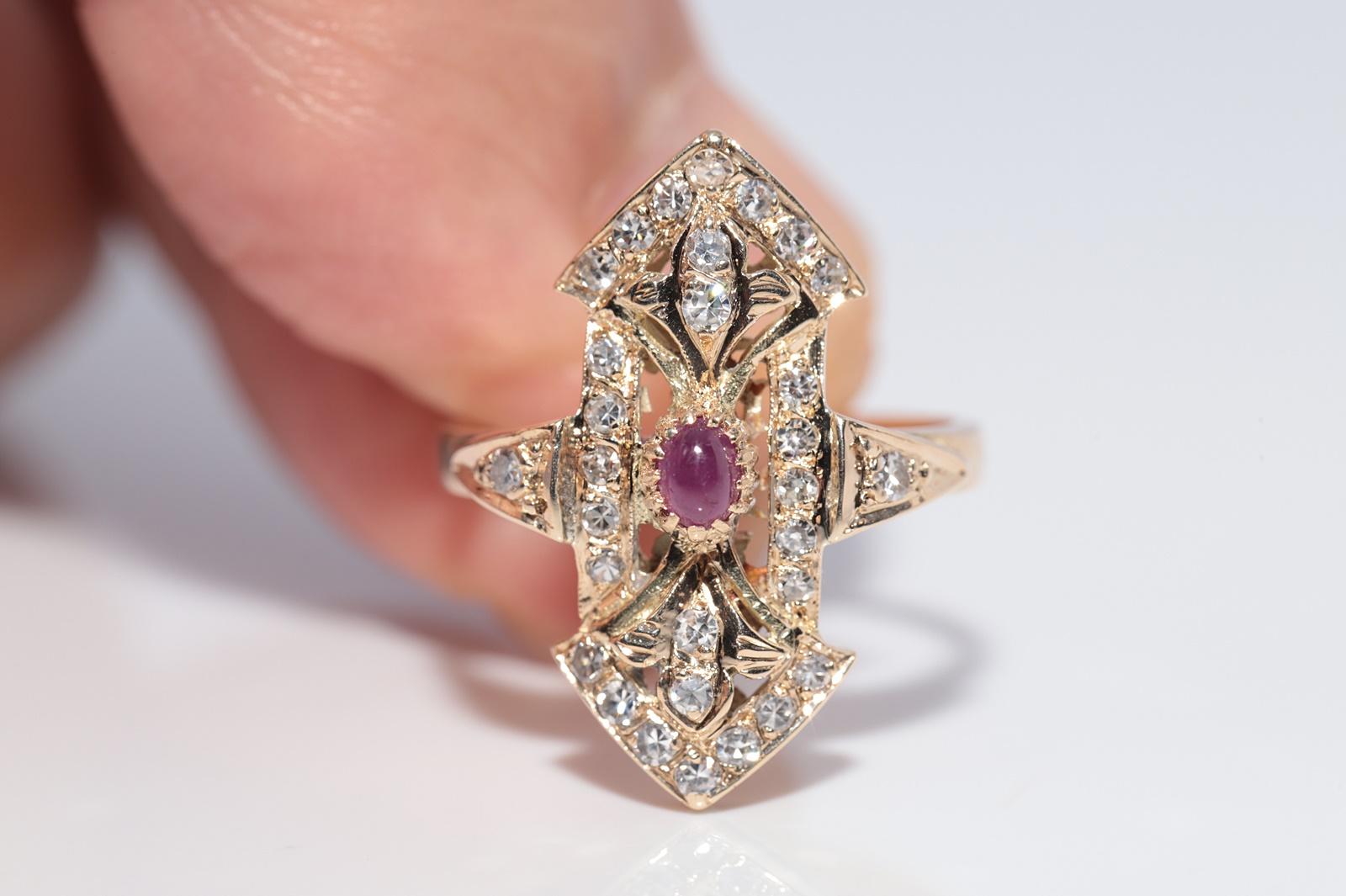 Taglio singolo Vintage Circa 1980s 14k Gold Natural Diamond And Cabochon Ruby Navette Ring in vendita