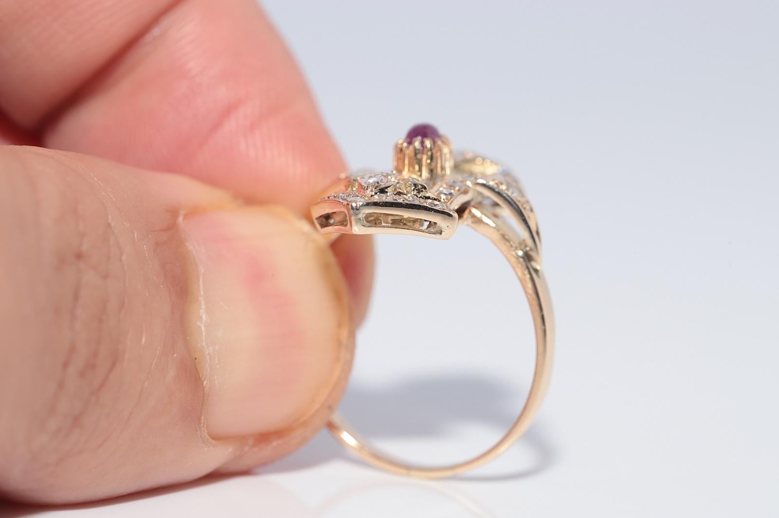 Vintage Circa 1980s 14k Gold Natural Diamond And Cabochon Ruby Navette Ring In condizioni buone in vendita a Fatih/İstanbul, 34