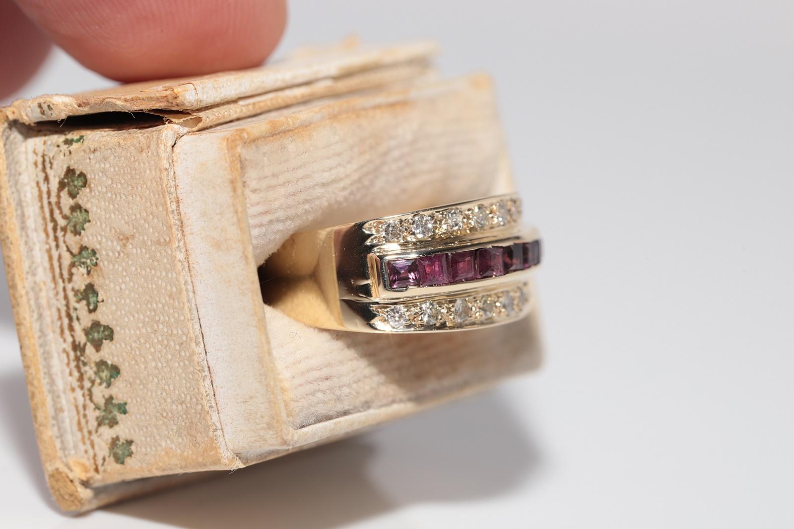 In ottime condizioni.
Il peso totale è di 4,9 grammi.
Totalmente è un diamante da 0,50 ct.
Il diamante ha colore G-H e purezza vs-s1.
Totalmente è rubino0,38 ct.
La misura dell'anello è US 7
Possiamo realizzare qualsiasi dimensione.
La scatola non è