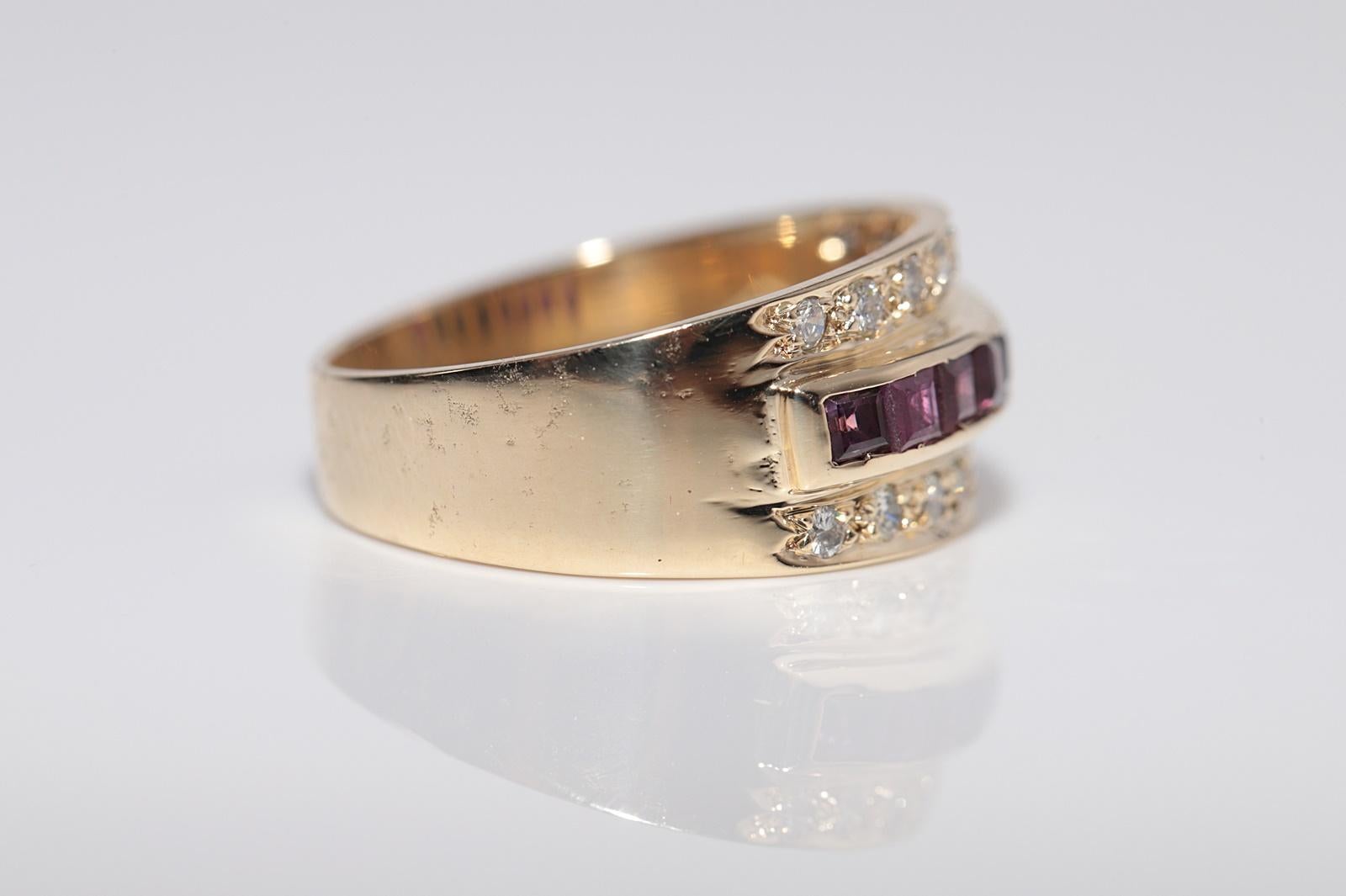 Taglio brillante Anello d'oro 14k con diamanti naturali e rubini taglio calibro, vintage, anni '80 circa in vendita