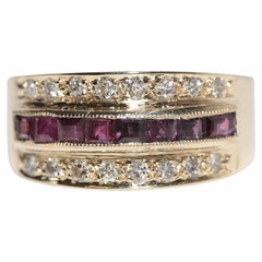 Anillo vintage circa años 80 de oro de 14k con diamante natural y rubí talla calibre