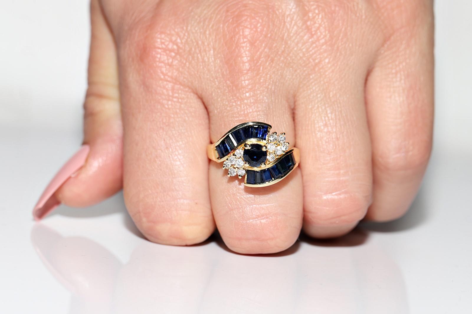 Retro Vintage Circa 1980s 14k Gold Natural Diamond And Caliber Cut Sapphire Ring For Sale