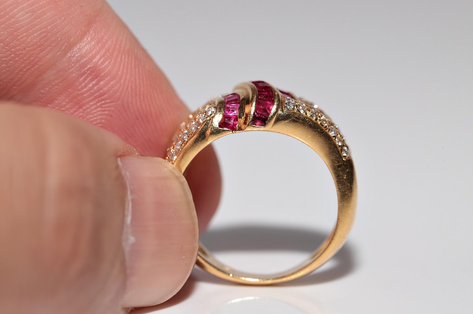 Anillo Vintage Circa Década de 1980 Oro de 14k Decorado con Diamantes Naturales y Rubí Calibre en venta 5