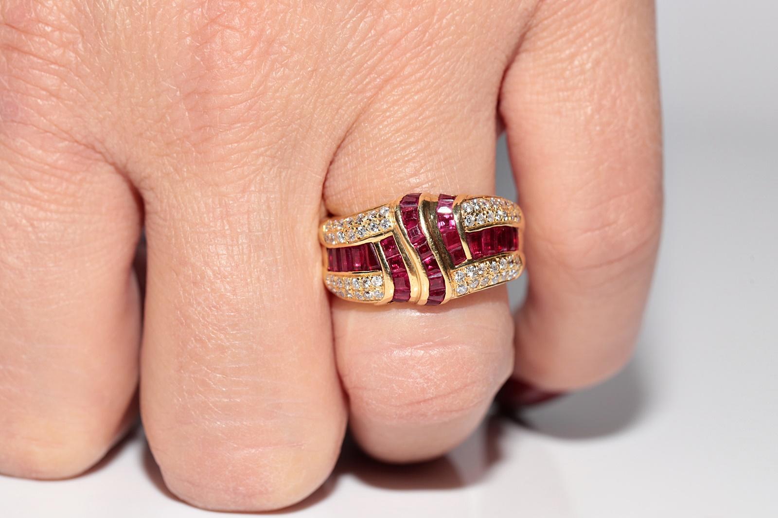 Anillo Vintage Circa Década de 1980 Oro de 14k Decorado con Diamantes Naturales y Rubí Calibre en venta 8