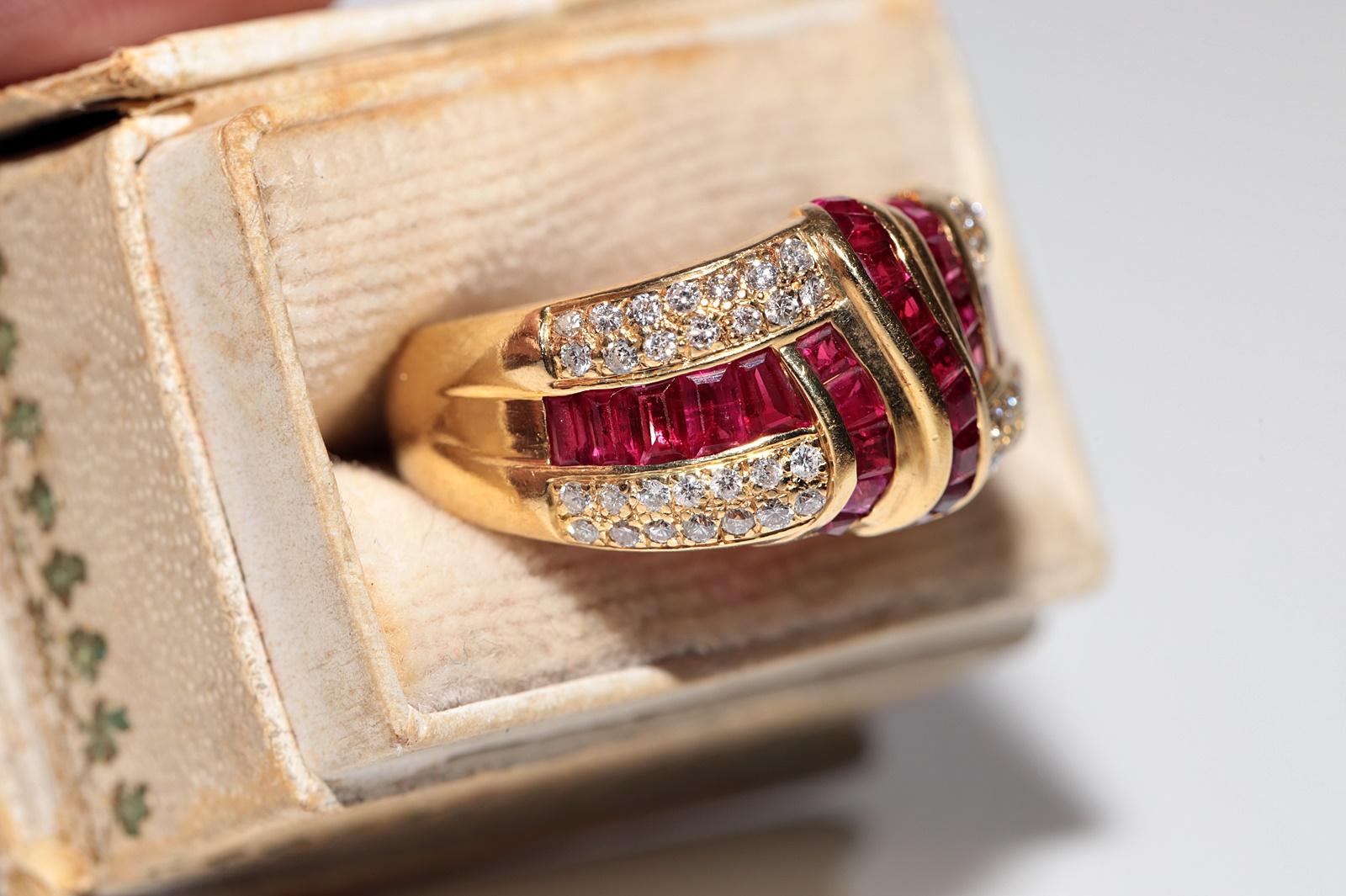 Anillo Vintage Circa Década de 1980 Oro de 14k Decorado con Diamantes Naturales y Rubí Calibre Retro en venta