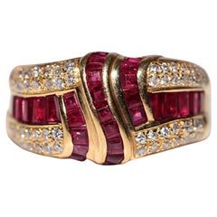 Vintage Circa 1980 Bague en or 14k ornée de diamants naturels et de rubis de calibre