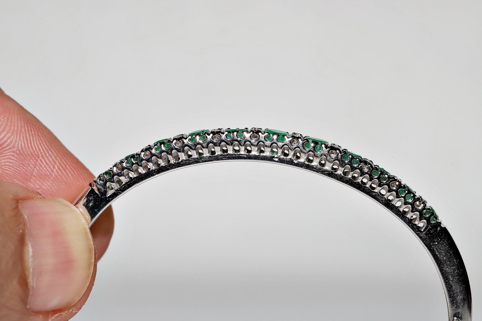 Vintage Circa 1980s 14k Gold Natural Diamond And Emerald Decorated Bracelet  For Sale 6