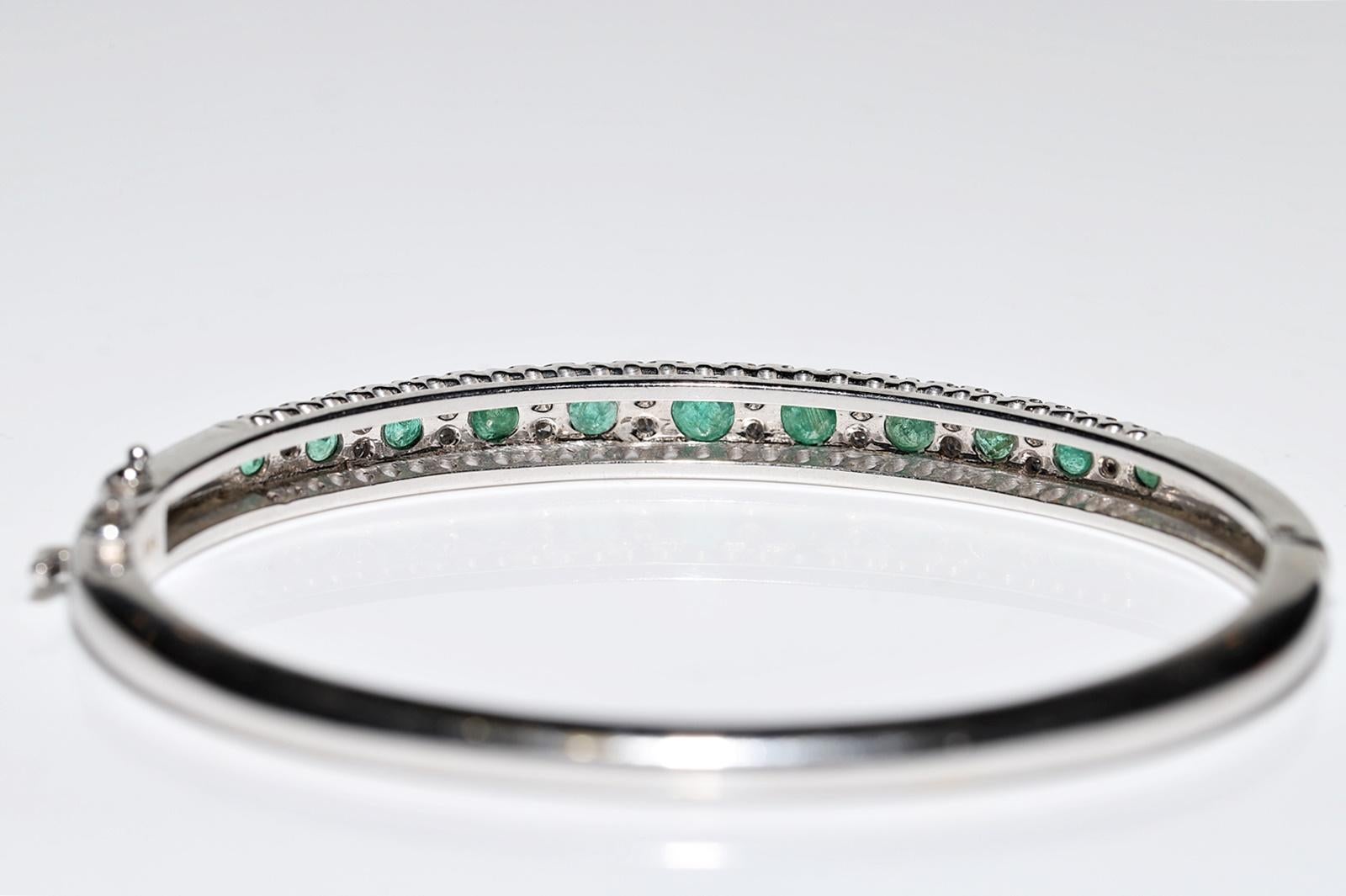 Vintage Circa 1980s 14k Gold Natural Diamond And Emerald Decorated Bracelet  For Sale 11