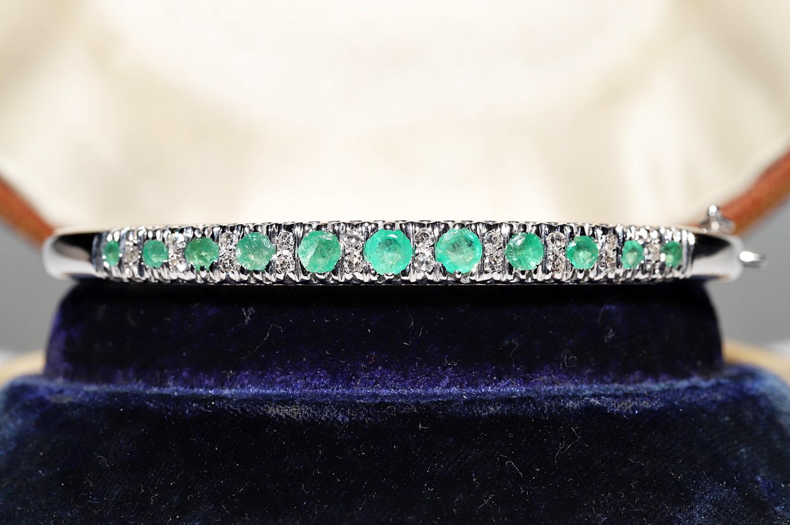 Vintage Circa 1980er Jahre 14k Gold natürlicher Diamant und Smaragd Dekoriertes Armband  Damen im Angebot