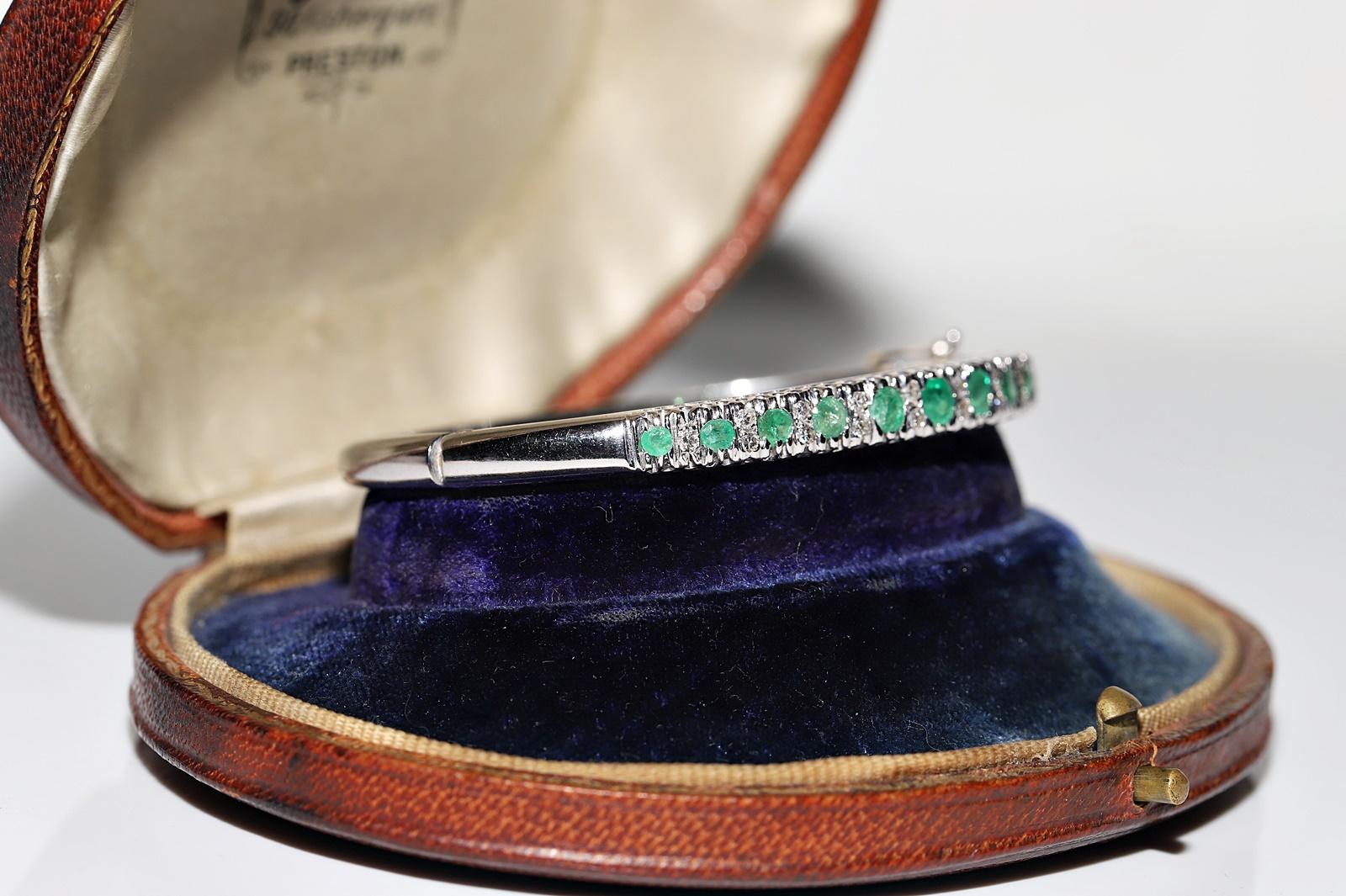 Vintage Circa 1980er Jahre 14k Gold natürlicher Diamant und Smaragd Dekoriertes Armband  im Angebot 1