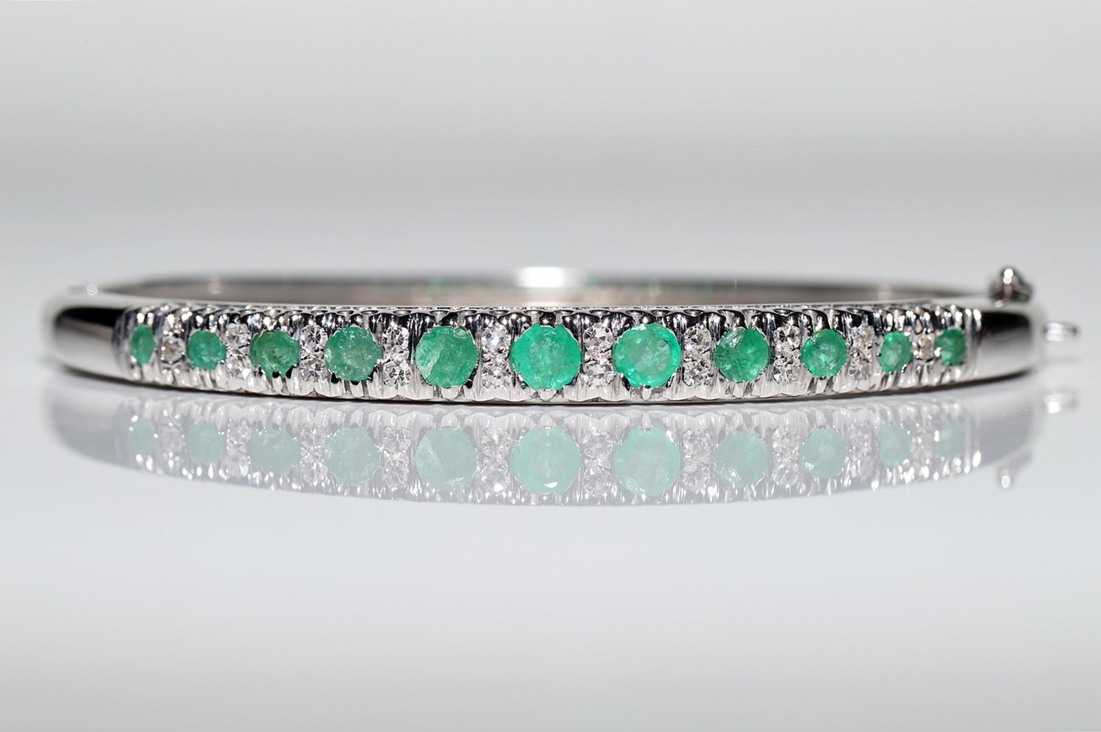 Vintage Circa 1980s 14k Gold Natural Diamond And Emerald Decorated Bracelet  For Sale 2