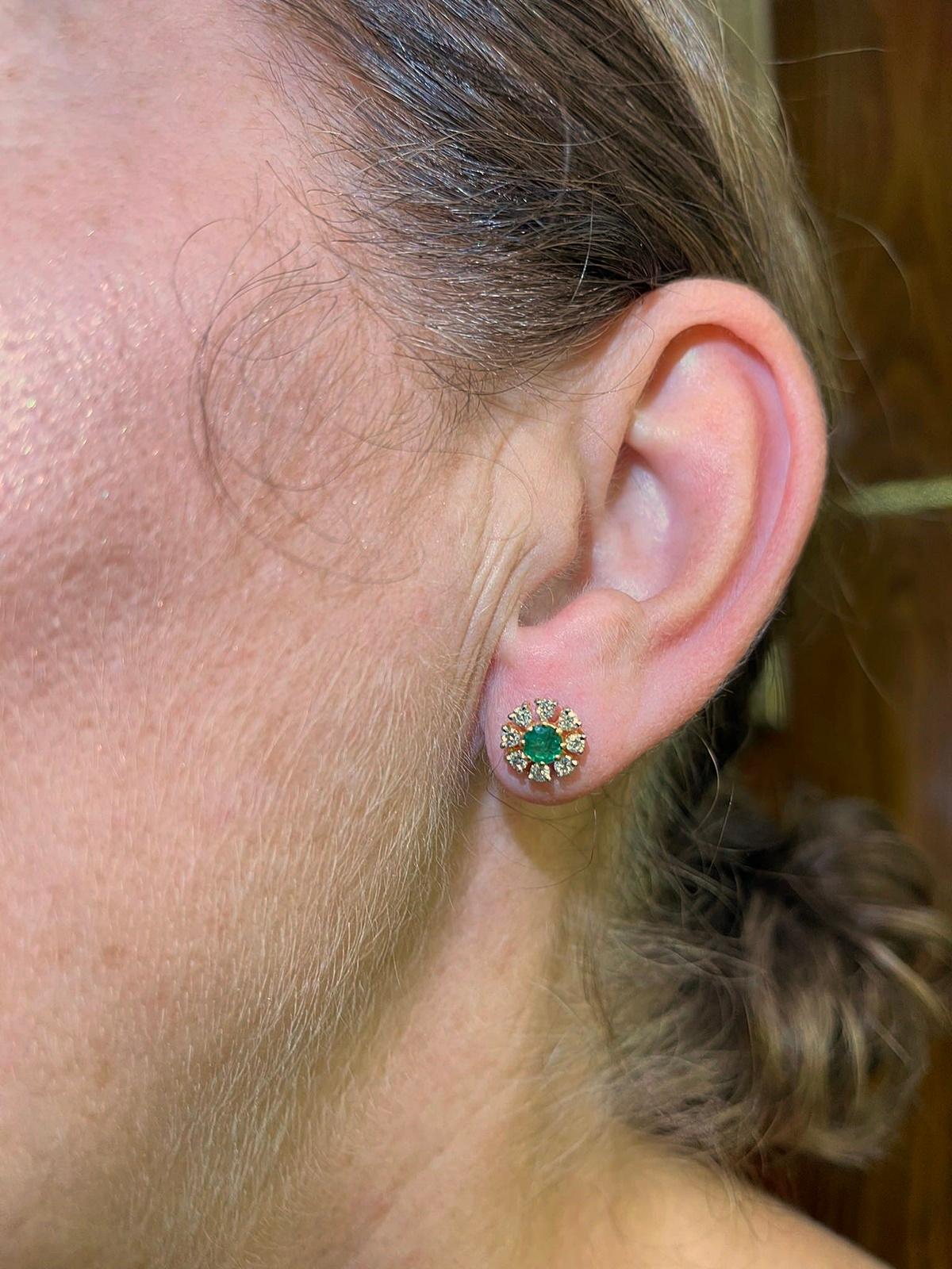 Vintage  Circa 1980s 14k Gold Natural Diamond And Emerald Decorated Earring For Sale 8