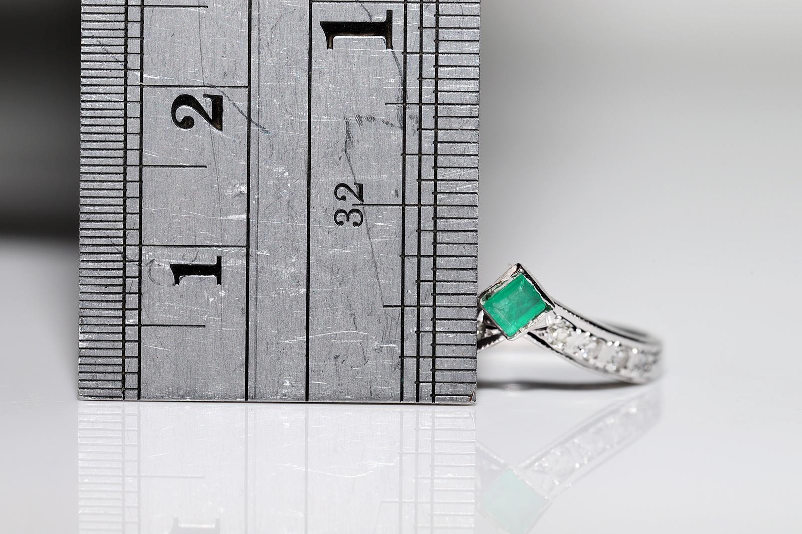 Vintage Circa 1980er Jahre 14k Gold Natürlicher Diamant und Smaragd Dekorierter Ring  im Angebot 4