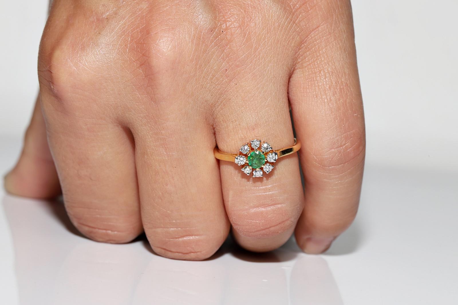Vintage Circa 1980s 14k Gold Natural Diamond And Emerald Decorated Ring For Sale 8