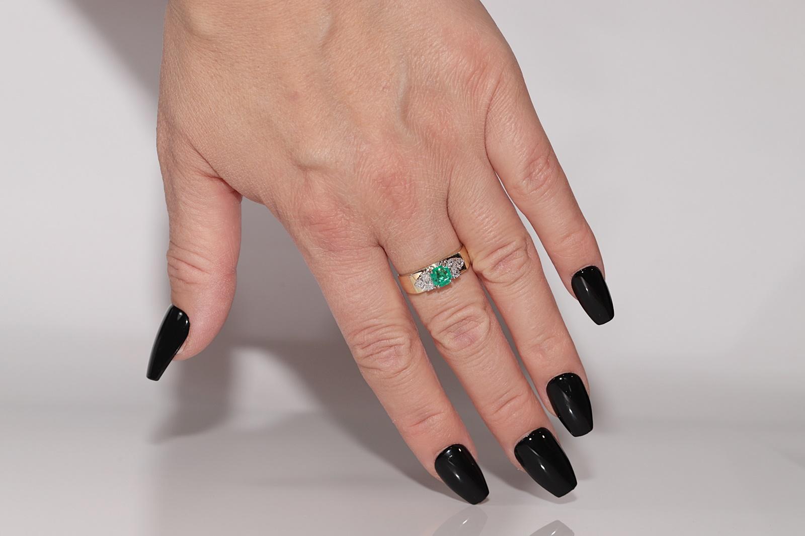 Vintage Circa 1980s 14k Gold Natural Diamond And Emerald Decorated Ring For Sale 8