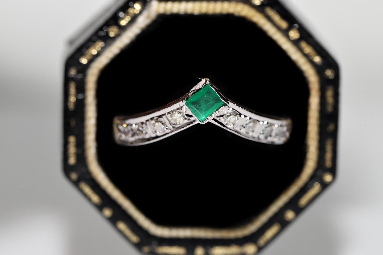 Vintage Circa 1980er Jahre 14k Gold Natürlicher Diamant und Smaragd Dekorierter Ring  im Angebot 9
