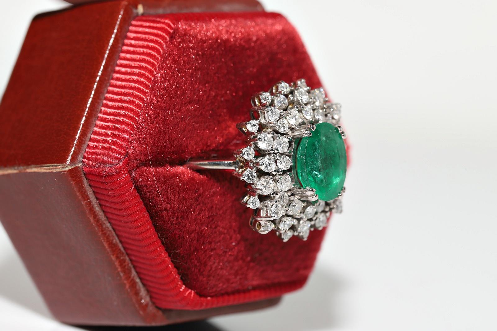 Retro Vintage Circa 1980s 14k Gold Natural Diamond And Emerald Decorated Ring For Sale