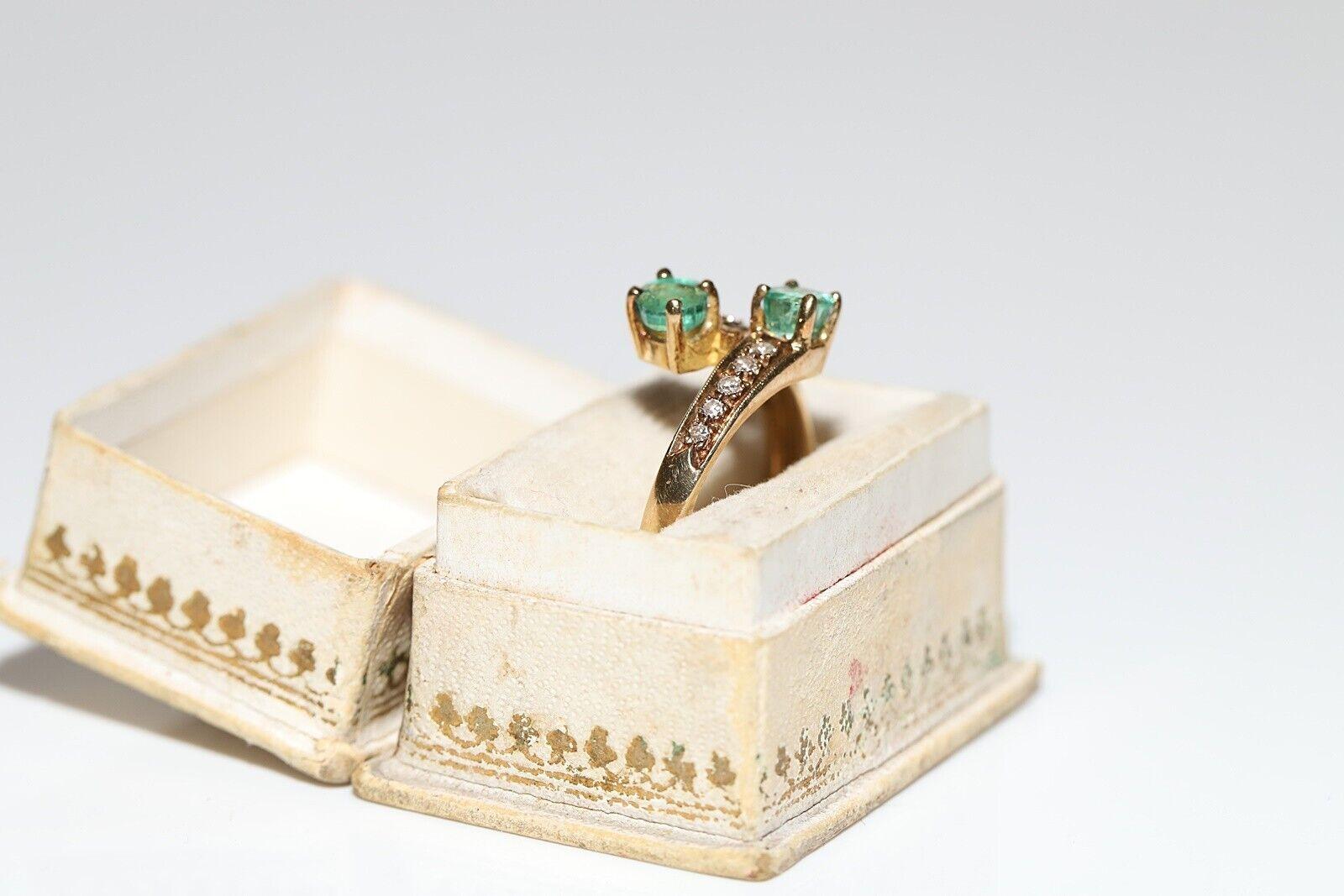 Retro Vintage Circa 1980s 14k Gold Natural Diamond And Emerald Decorated Ring For Sale