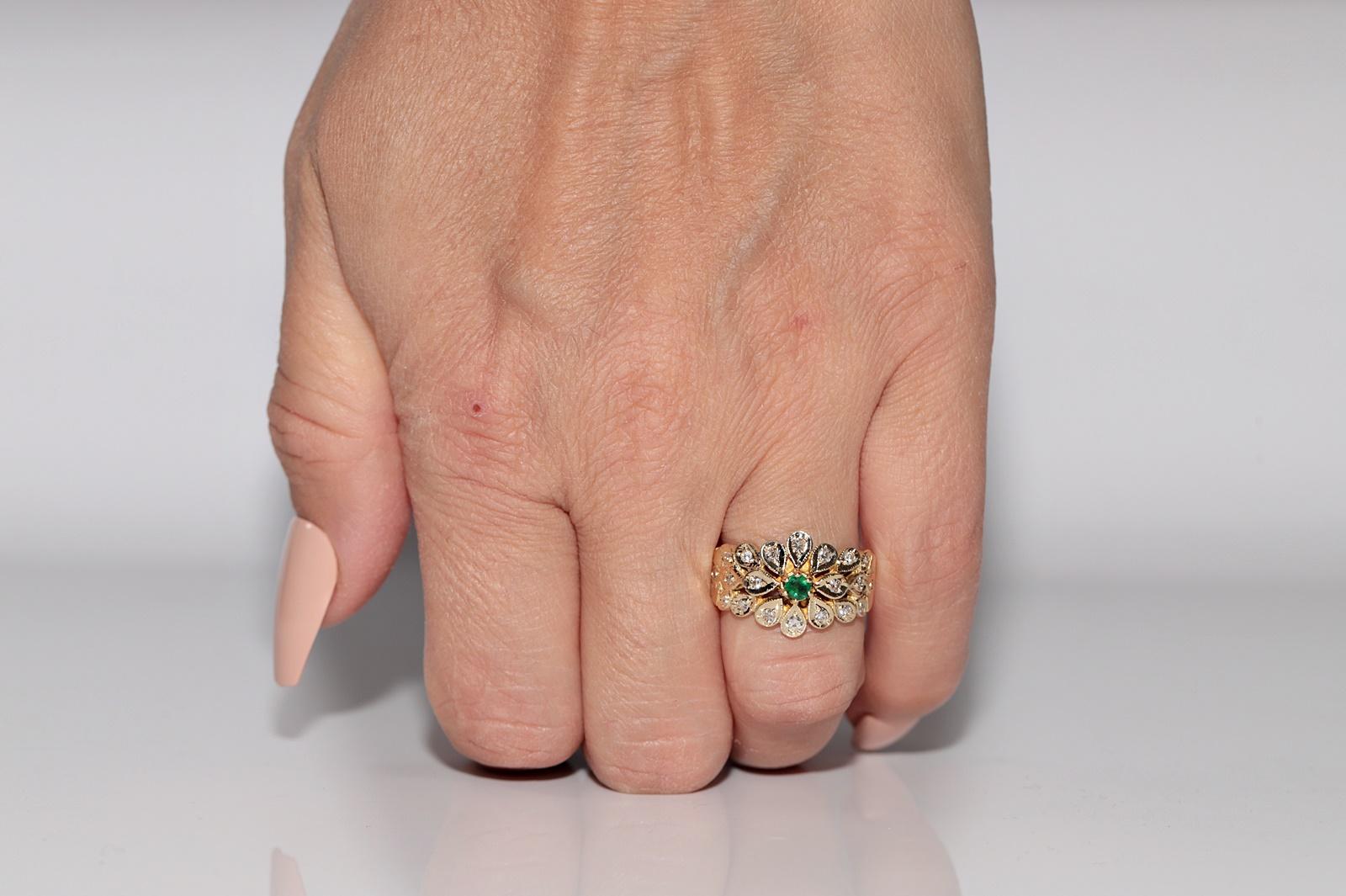 Vintage Circa 1980er Jahre 14k Gold Natürlicher Diamant und Smaragd Dekorierter Ring (Retro) im Angebot