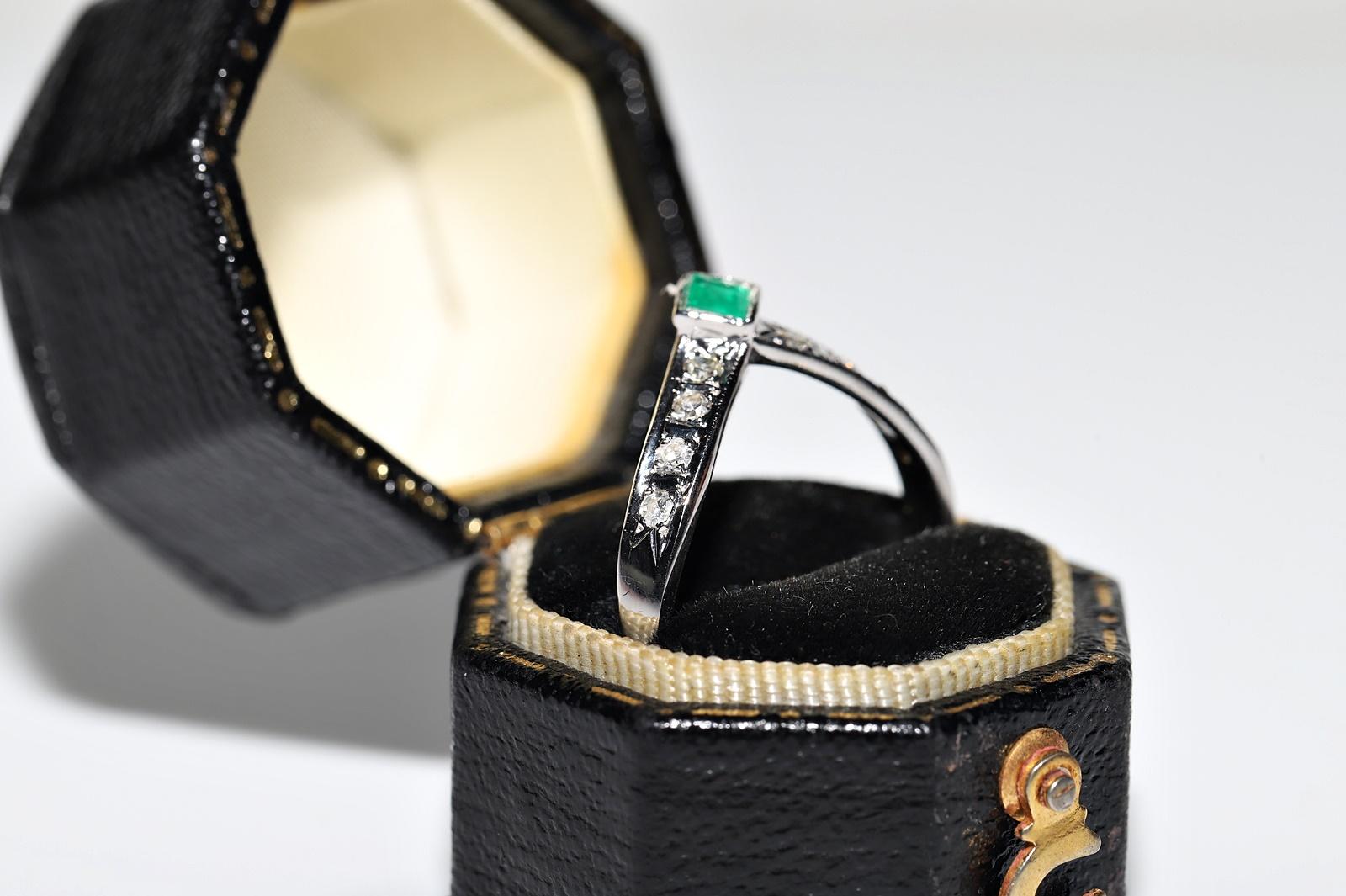 Vintage Circa 1980er Jahre 14k Gold Natürlicher Diamant und Smaragd Dekorierter Ring  (Einfacher Schliff) im Angebot