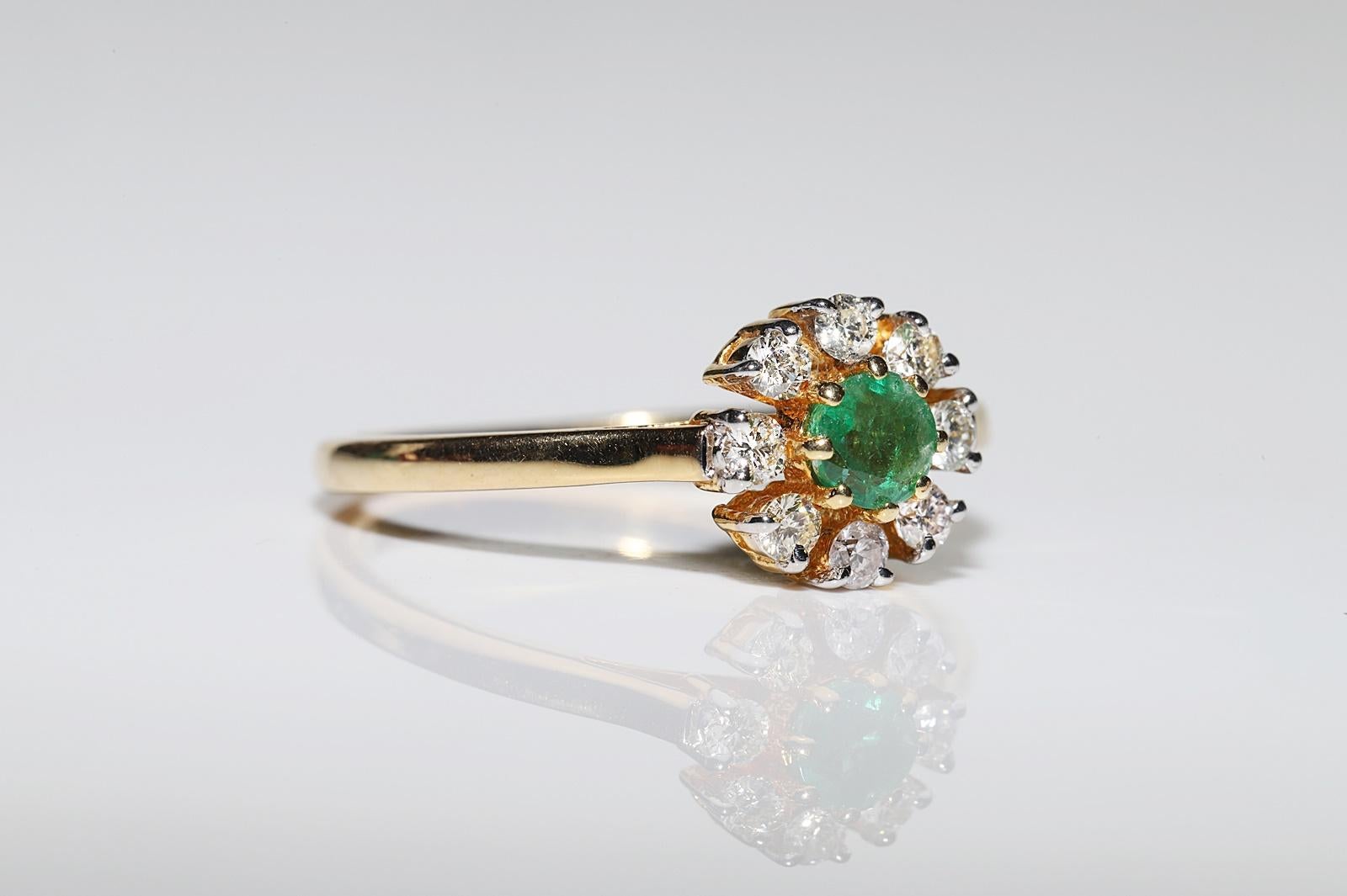 Vintage Circa 1980s 14k Gold Natural Diamond And Emerald Decorated Ring In Good Condition For Sale In Fatih/İstanbul, 34