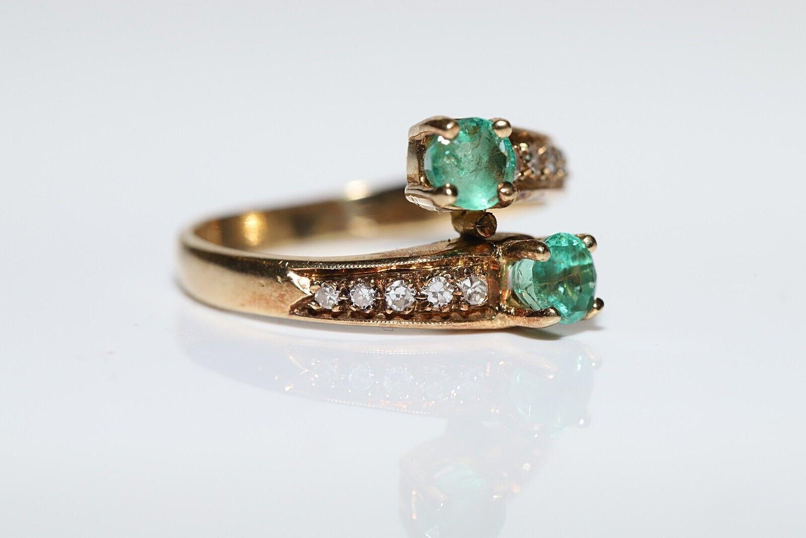 Vintage Circa 1980s 14k Gold Natural Diamond And Emerald Decorated Ring In Good Condition For Sale In Fatih/İstanbul, 34