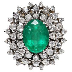 Vintage Circa 1980er Jahre 14k Gold Natürlicher Diamant und Smaragd Dekorierter Ring