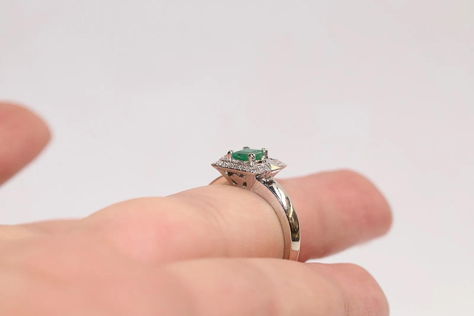 Vintage Circa 1980s 14k Gold Natural Diamond And Emerald Ring  For Sale 4