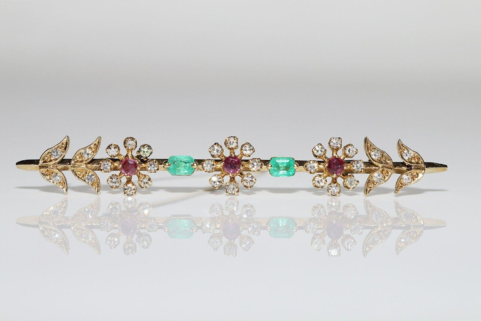 In very good condition.
Total weight is 5.8 grams.
Totally is diamond 0.64 carat.
Totally is emerald  0.40 carat.
Totally is ruby 0.25 carat.
Total length is brooch 7 cm.
The diamond  is has H color vs-s1 clarity.
Please contact for any questions.