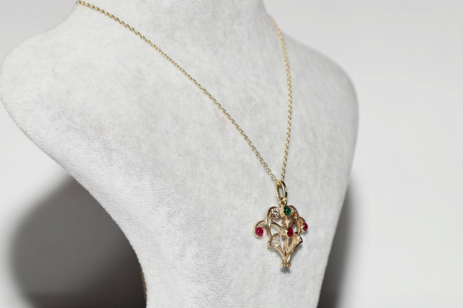 Taille brillant Collier pendentif vintage des années 1980 en or 14 carats avec diamant naturel et émeraude rubis en vente