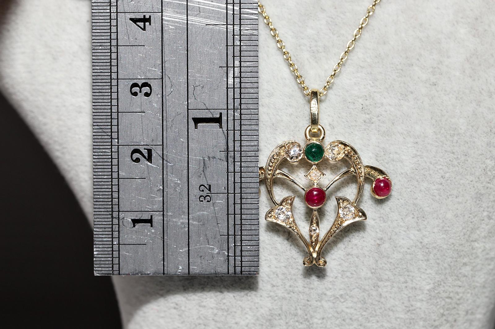 Vintage Circa 1980s 14k Gold Natural Diamond And Emerald Ruby Pendant Necklace In Good Condition For Sale In Fatih/İstanbul, 34