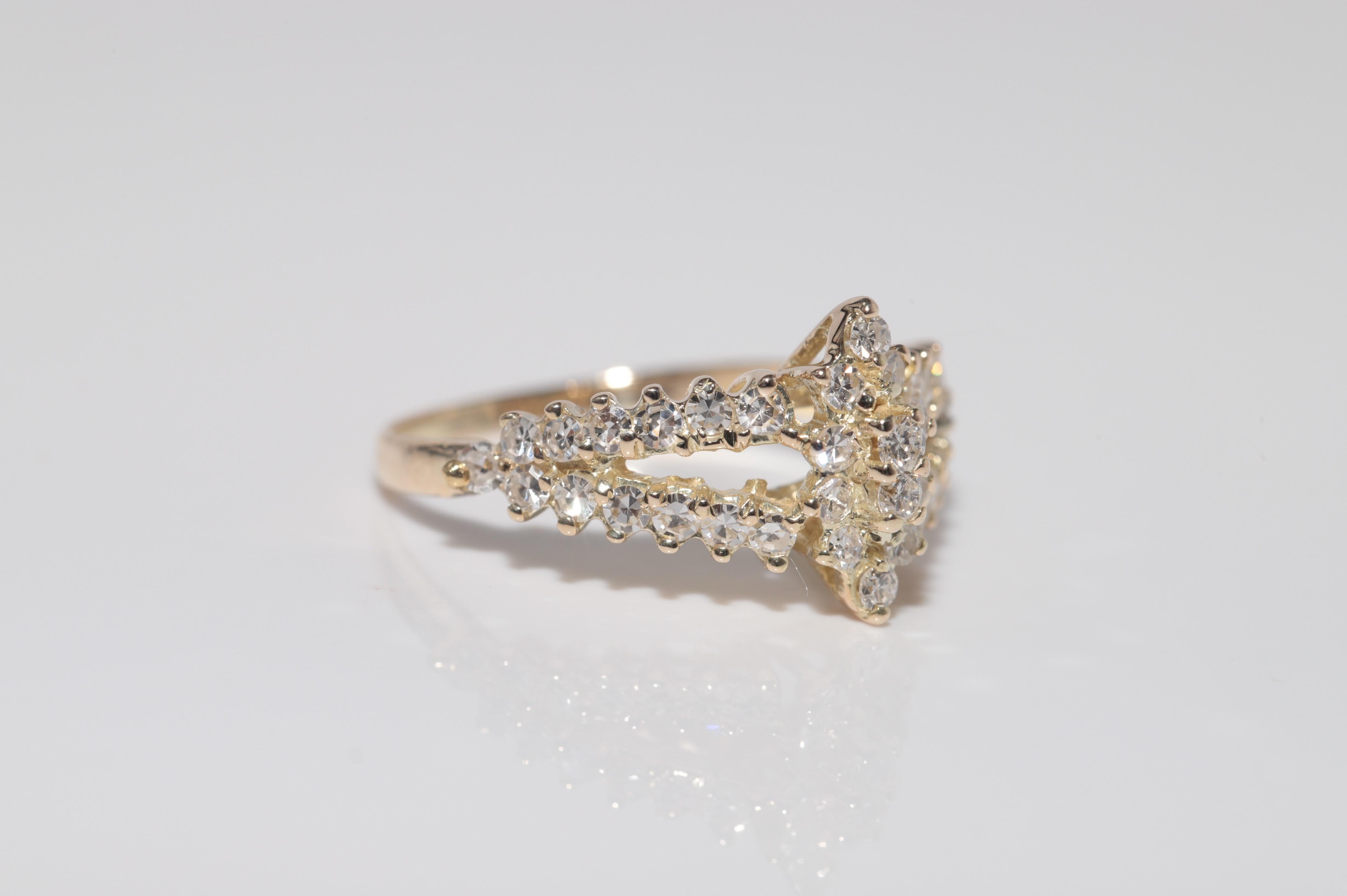 Vintage Circa 1980s 14k Gold Natural Diamond And Navette Ring In Good Condition For Sale In Fatih/İstanbul, 34