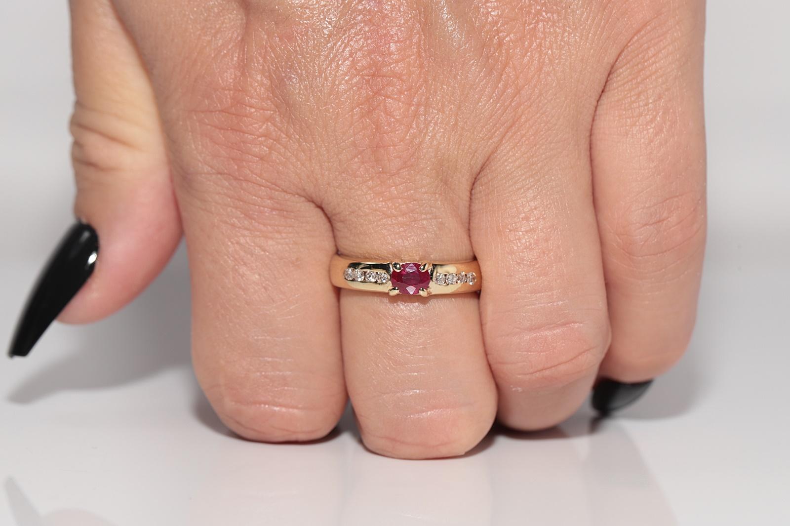 Artigiano Anello a fascia in oro 14k con diamanti naturali e rubini taglio ovale, vintage, circa anni '80 in vendita