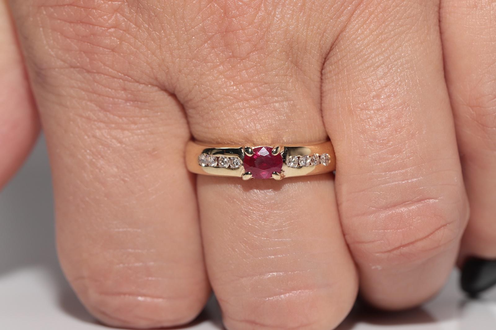 Taglio brillante Anello a fascia in oro 14k con diamanti naturali e rubini taglio ovale, vintage, circa anni '80 in vendita