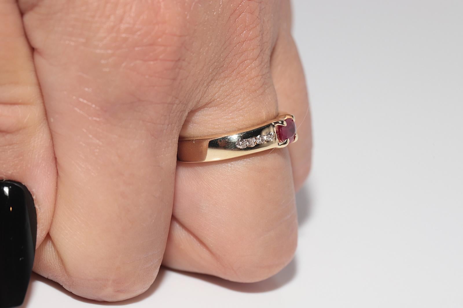 Anello a fascia in oro 14k con diamanti naturali e rubini taglio ovale, vintage, circa anni '80 In condizioni buone in vendita a Fatih/İstanbul, 34
